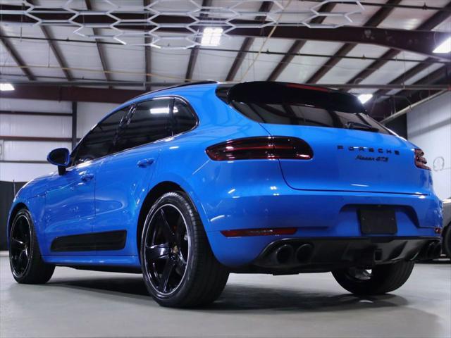 Photo of 2017 Blue Porsche Macan