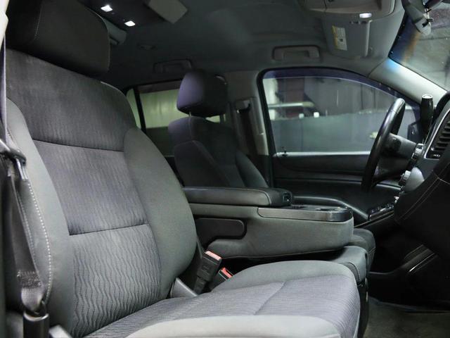 Photo of 2015 Silver Ice Metallic Chevrolet Tahoe