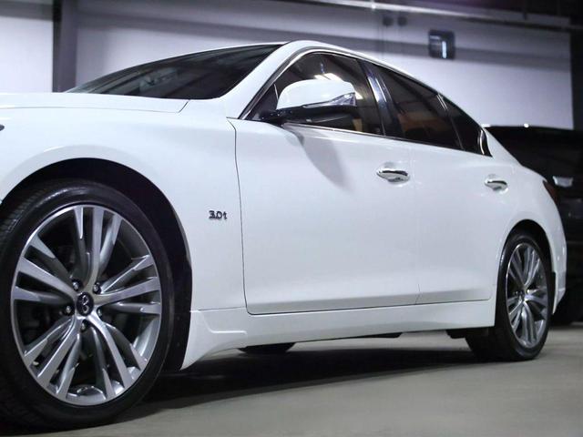 Photo of 2018 Pure White INFINITI Q50