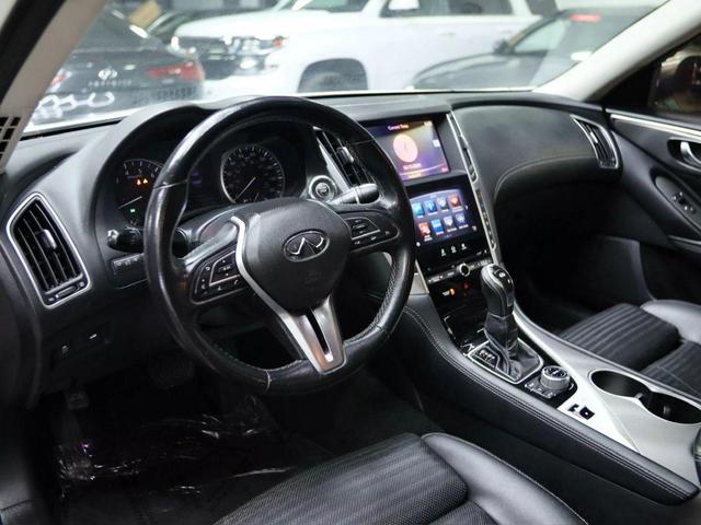 Photo of 2018 Pure White INFINITI Q50