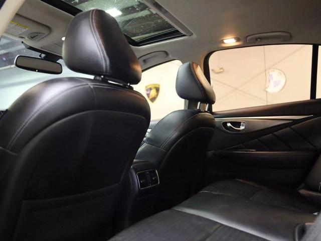 Photo of 2018 Pure White INFINITI Q50