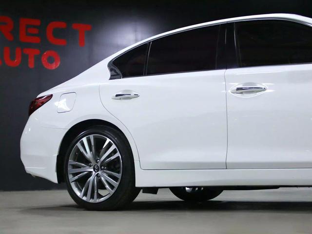Photo of 2018 Pure White INFINITI Q50
