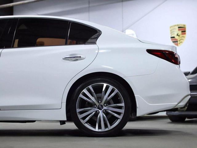 Photo of 2018 Pure White INFINITI Q50