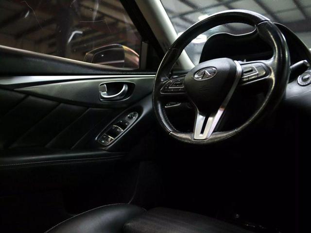Photo of 2018 Pure White INFINITI Q50