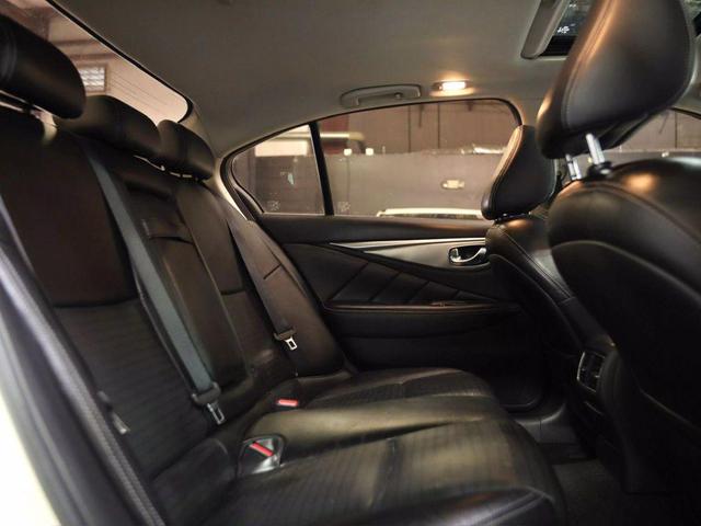 Photo of 2018 Pure White INFINITI Q50