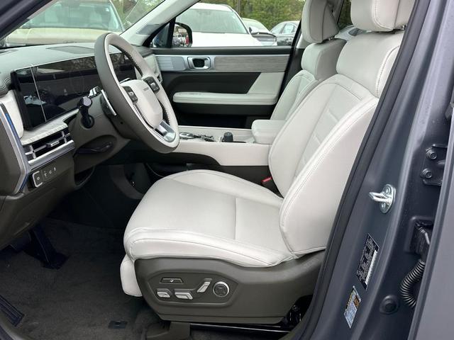 Photo of 2025 Gray Matte Hyundai SANTA FE HEV
