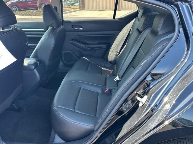 Photo of 2023 Super Black Clearcoat Nissan Altima