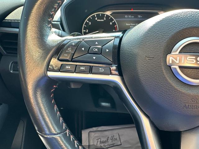 Photo of 2023 Super Black Clearcoat Nissan Altima