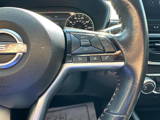 Photo of 2023 Super Black Clearcoat Nissan Altima