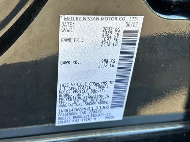 Photo of 2023 Super Black Clearcoat Nissan Altima