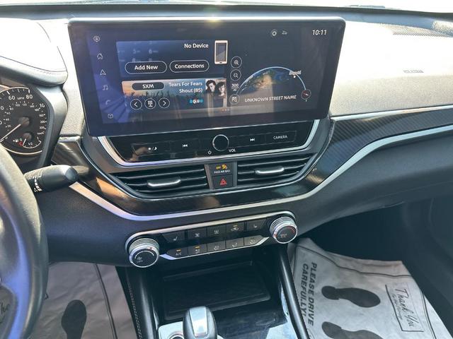 Photo of 2023 Super Black Clearcoat Nissan Altima