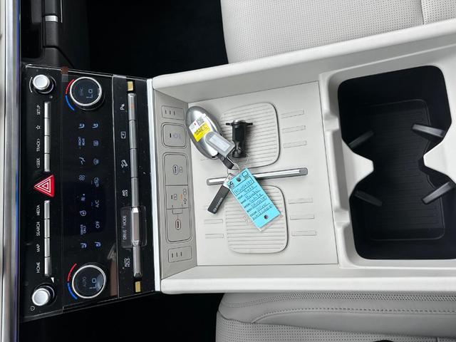 Photo of 2025 Shimmering Silver Hyundai SANTA FE HEV