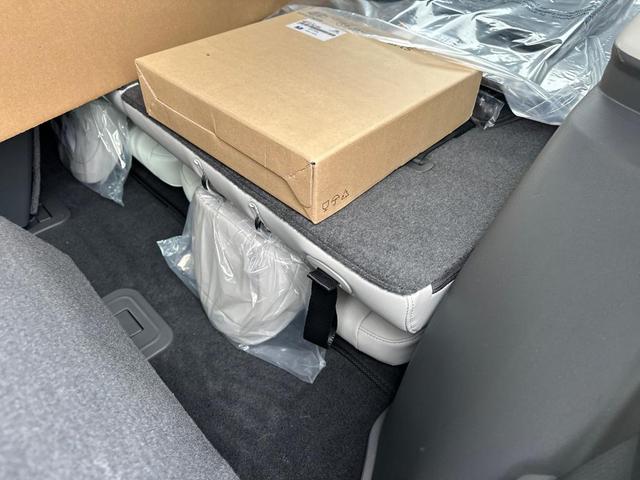 Photo of 2025 Shimmering Silver Hyundai SANTA FE HEV