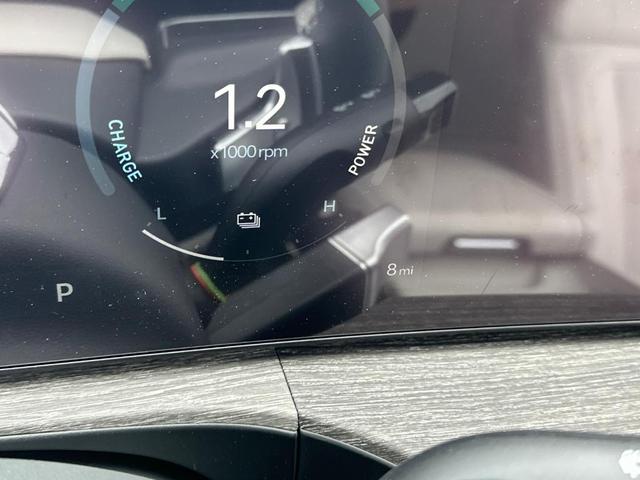 Photo of 2025 Shimmering Silver Hyundai SANTA FE HEV