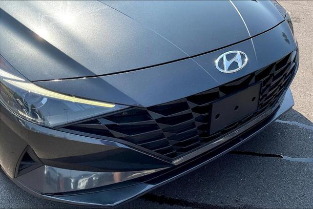 Photo of 2023 Portofino Gray Hyundai ELANTRA