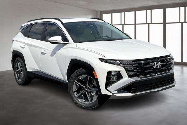 Photo of 2025 White Pearl Hyundai TUCSON
