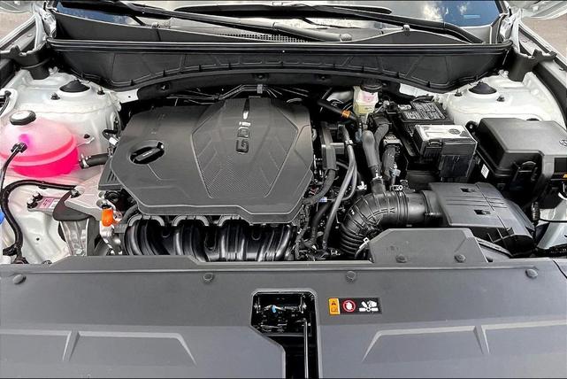 Photo of 2025 White Pearl Hyundai TUCSON
