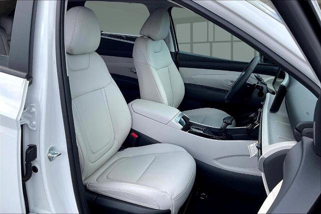 Photo of 2025 White Pearl Hyundai TUCSON