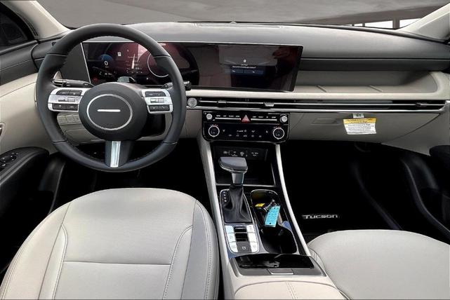 Photo of 2025 White Pearl Hyundai TUCSON