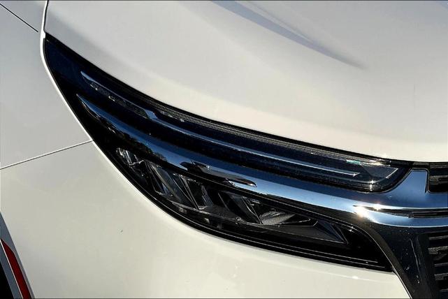 Photo of 2022 Summit White Chevrolet Equinox