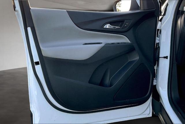 Photo of 2022 Summit White Chevrolet Equinox