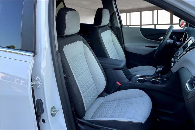 Photo of 2022 Summit White Chevrolet Equinox