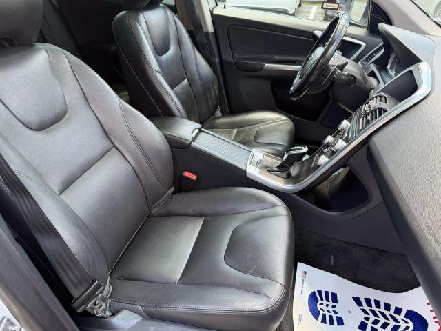 Photo of 2015 Crystal White Pearl Volvo XC60