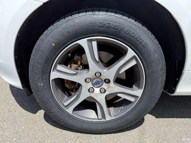 Photo of 2015 Crystal White Pearl Volvo XC60