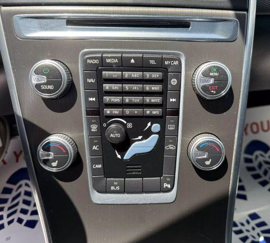 Photo of 2015 Crystal White Pearl Volvo XC60