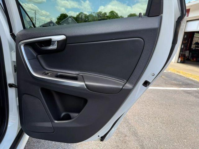 Photo of 2015 Crystal White Pearl Volvo XC60