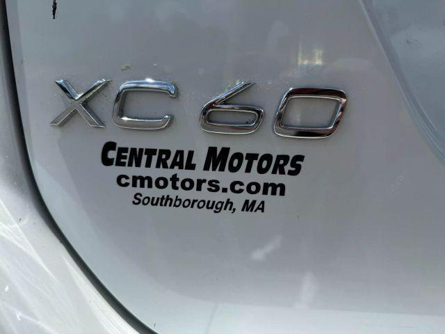 Photo of 2015 Crystal White Pearl Volvo XC60