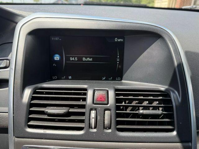 Photo of 2015 Crystal White Pearl Volvo XC60