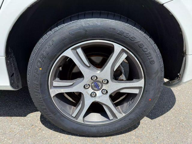 Photo of 2015 Crystal White Pearl Volvo XC60