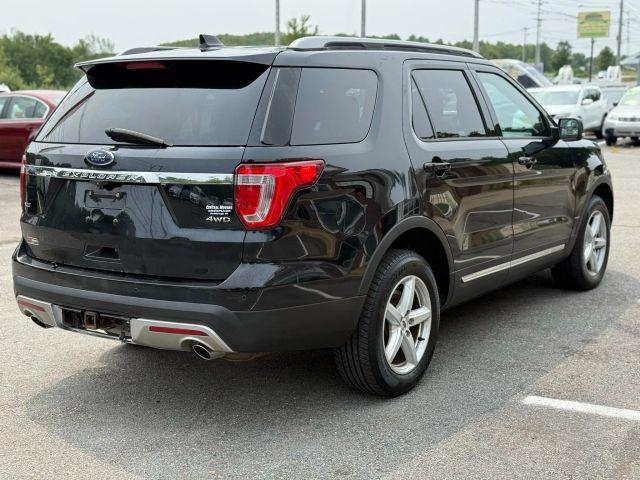 Photo of 2017 Black Ford Explorer