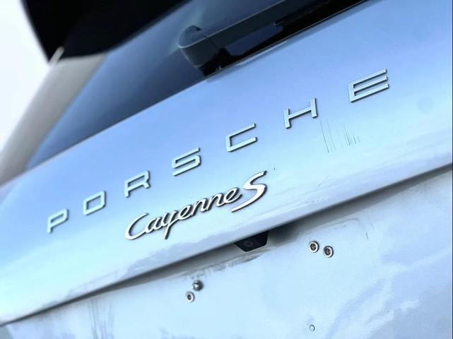 Photo of 2017 Silver Porsche Cayenne