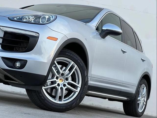 Photo of 2017 Silver Porsche Cayenne