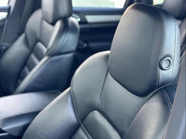 Photo of 2017 Silver Porsche Cayenne