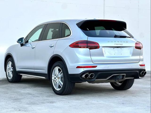 Photo of 2017 Silver Porsche Cayenne