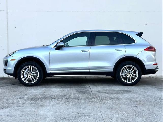 Photo of 2017 Silver Porsche Cayenne