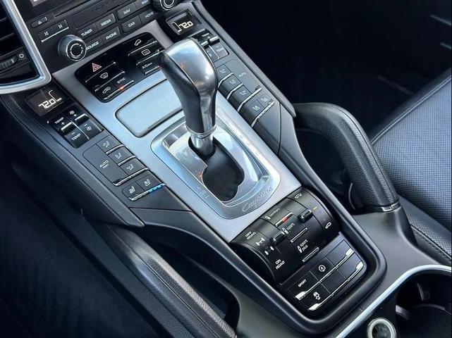 Photo of 2017 Silver Porsche Cayenne