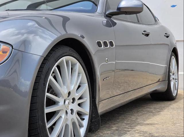 Photo of 2012 Gold Maserati Quattroporte
