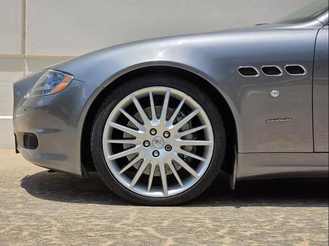 Photo of 2012 Gold Maserati Quattroporte
