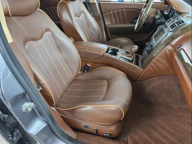 Photo of 2012 Gold Maserati Quattroporte