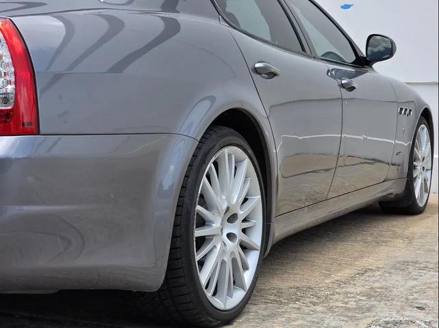 Photo of 2012 Gold Maserati Quattroporte