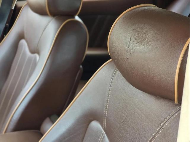 Photo of 2012 Gold Maserati Quattroporte