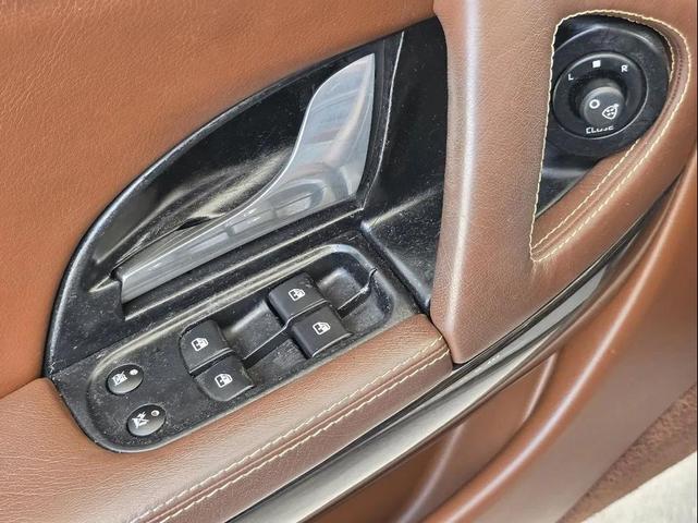Photo of 2012 Gold Maserati Quattroporte