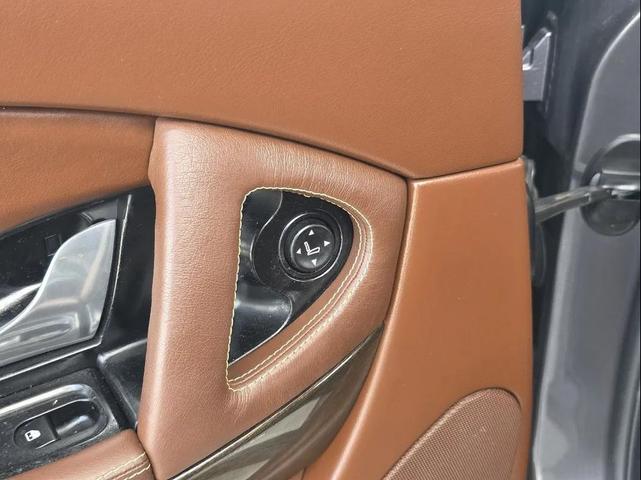 Photo of 2012 Gold Maserati Quattroporte