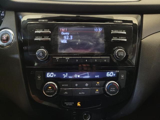 Photo of 2014 Moonlight White Nissan Rogue