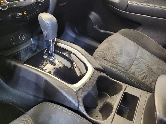 Photo of 2014 Moonlight White Nissan Rogue