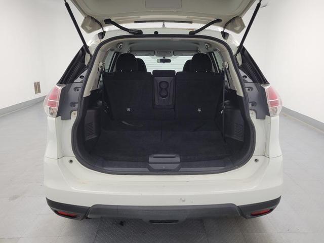 Photo of 2014 Moonlight White Nissan Rogue